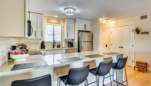 Lake & Pool Access: Lazy Days Condo w/ Balcony! - Foto 3
