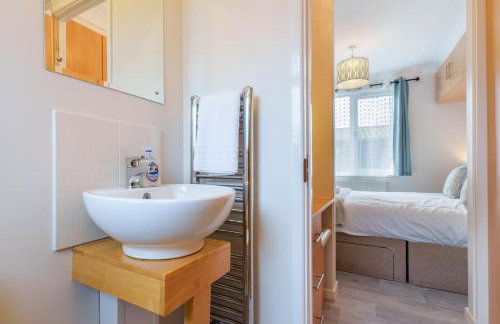 Dove Lodge - Peak District Cabin - Photo 4