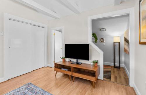 Family Walk to Craigville BeachBright 4BR Coastal Retreat - Foto 13