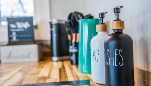 Cozy 3B with Yard 2 min to Downtown - Photo 4