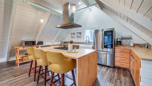 Stylish Bellingham Home with Lake and Mountain Views! - Photo 3