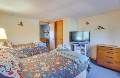 Near Skiing Lakefront Gem with Kayaks in Long Pond - Foto 26