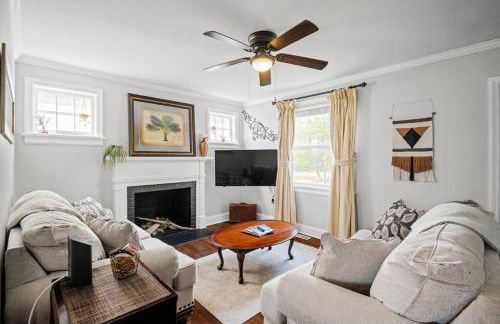 Private House + Yard Central Location to all RVA - Foto 38