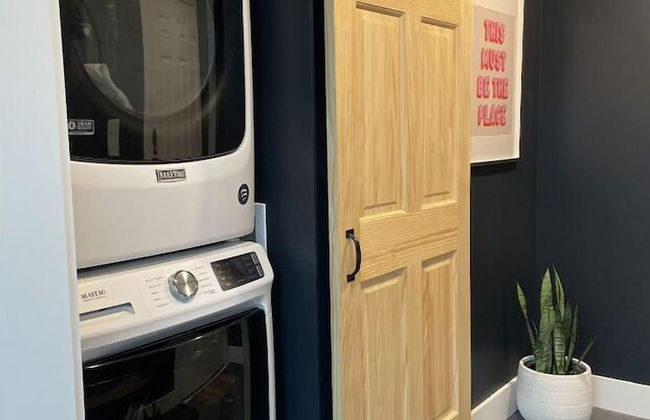 Cottage Street Downtown New Apartment - Photo 13