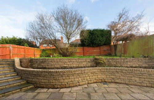 Drayton Manor House FREE parking - Photo 82