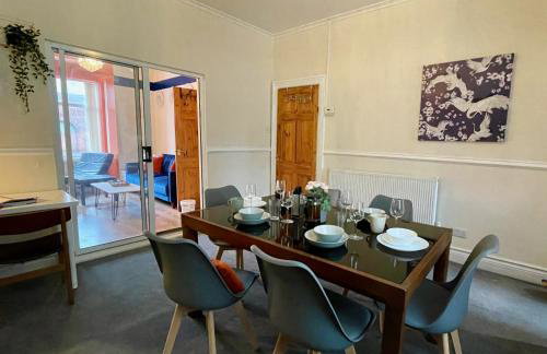 Kimberworth 4 Bedrooms House 8 Beds Close to M1 Suitable For Longer Stay - Foto 21