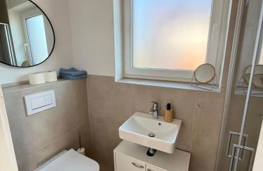 Luxury Apartment 4 bedrooms Self check in out - Foto 12