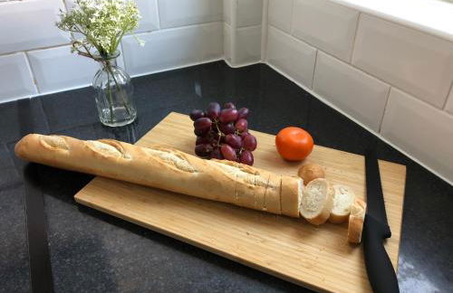 Three Bedroom City Home with Garden - Photo 13