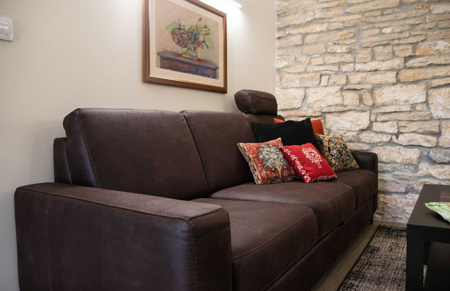 The Poolside Stone House in Bale - Foto 15