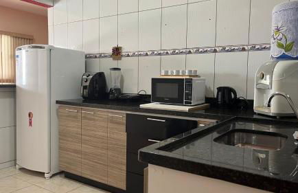 Casa com piscina bem localizada - Foto 9