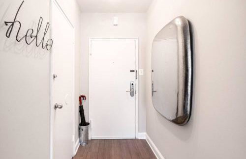 The Chelsea - King 1BR in Rosslyn with Queen Sleeper, Free Parking & Metro Access - Foto 5