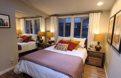 Dhyana Redwoods Fire Table Nearby River Access Ping Pong & Arcade Games - Foto 19