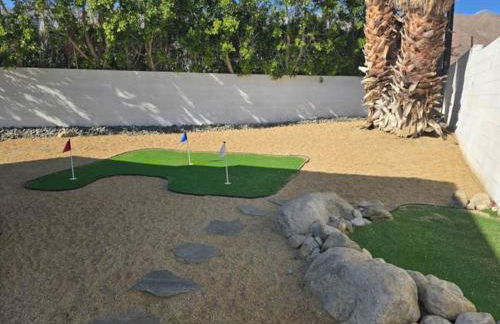 The Pink Paloma - A Barbie Inspired Villa in Palm Springs - Photo 3