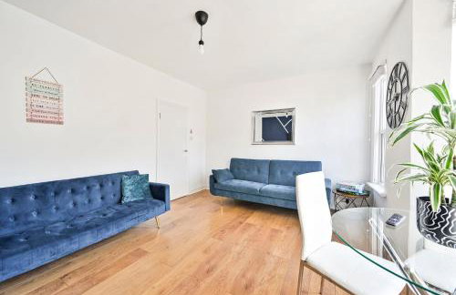 2-Bed, Sleeps 8 in Leyton E10, Near Stratford - Foto 4