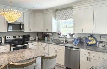 Waterfront Oasis with Private Heated Pool & Dock - Foto 9