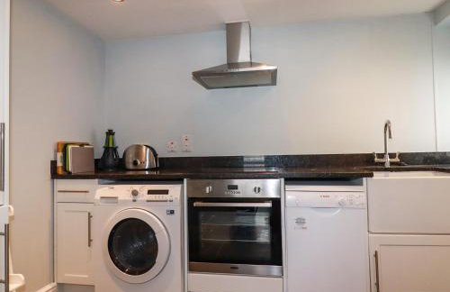 Carew House Cottage - Photo 8