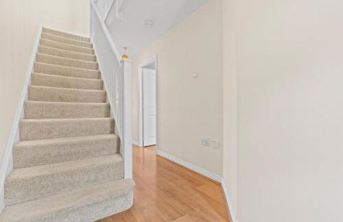 Stylish 4 Bedroom House in St Neots w Free Parking - Foto 20