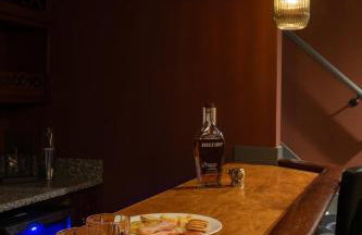 Blushing Pink Manor! Off Frankfort Ave! 8 BR! - Foto 41