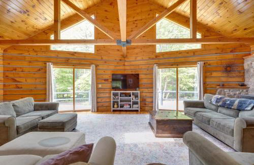 A-Frame Log Home with Game Room Near Lake George! - Foto 4