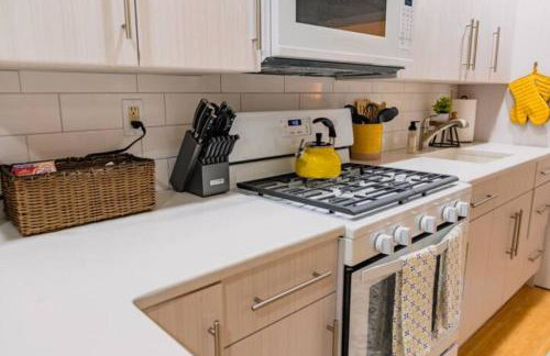 New Beautiful Apartment In Bayonne New Jersey NJ near Subway Path Train Manhattan New York NYC - Foto 16