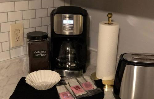 Renovated 3 bedroom close to downtown! - Photo 30