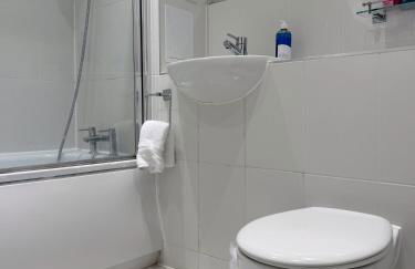 Laura's modern 1 bed apartment in Wimbledon - Foto 47