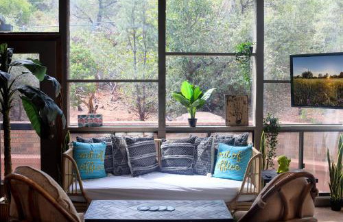 Luxe Boutique-Style Home w/Indoor Hot Tub - Foto 35