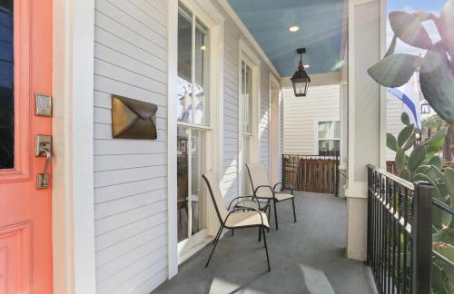 Upscale 3 Bed 2 Bath Private Home in Uptown New Orleans! Close to Magazine Street, Universities, & French Quarter - Photo 22