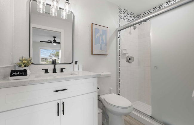 Relaxing 2BR Florida Home Close to Beach - Photo 18