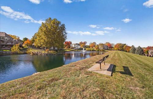 Beautiful relaxing private villa next to a pond smart home and Traeger Grill - Foto 7