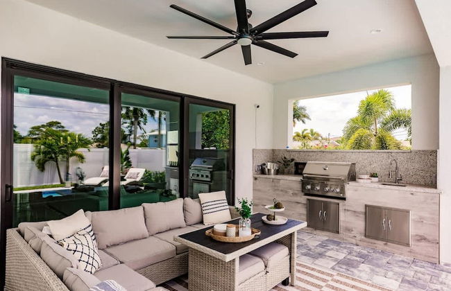 Luxurious Naples 4BR w Pool by Vanderbilt Beach - Photo 51