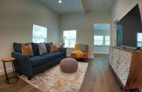 Steps to Trolley Stop 11 Renovated Home with Free EV Station - Foto 8