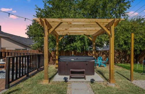 Poolside Paradise Game Room Fire Pit Hot Tub - Foto 4