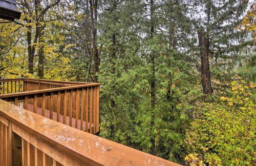 Creekside Cabin Retreat with Private Hot Tub - Foto 17