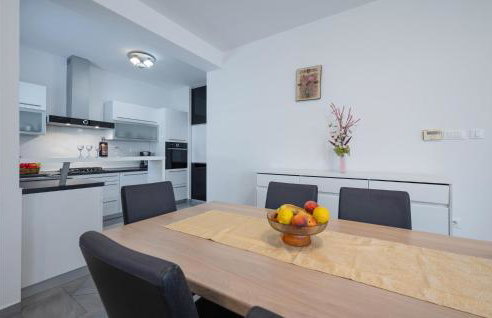 Lovely Home In Susnjevica With Kitchen - Photo 16