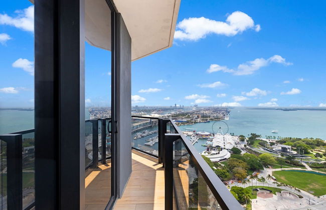 Apt with Stunning View at Downtown Miami - Photo 51