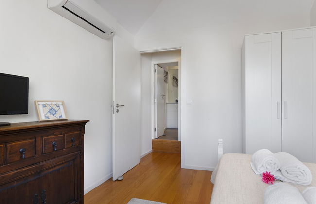 Bright 3BR Flat w/ AC in City Center by LovelyStay - Photo 66