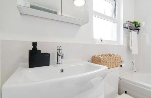 Newly Renovated 4BR House with lots of amenities - Foto 16