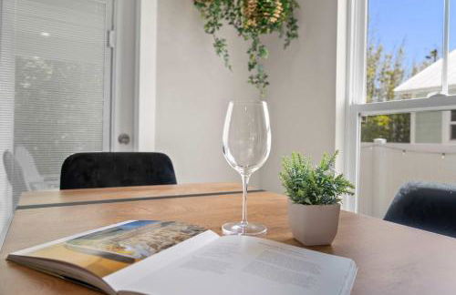 5 Minutes to Beach and Downtown Fire pit Grill - Foto 24