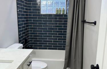 Massive home downtown with Hot Tub - Foto 17