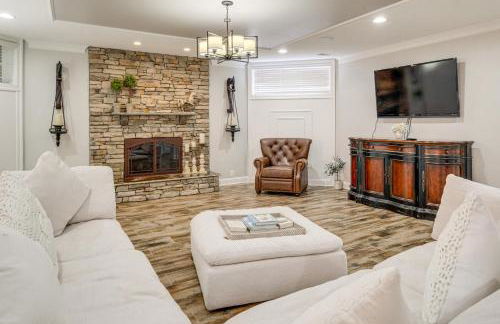 Game Rooms and Gym! Luxe Great Falls Estate - Foto 28