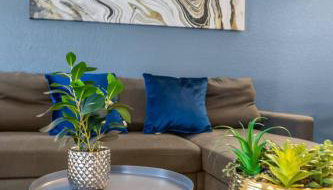 Modern 2BR near Downtown Pool, Gym, Free Parking - Foto 3