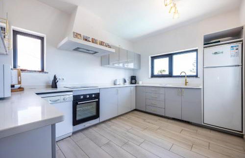 CoolHouses Algarve, Luz, 3 Bed villa, 1 bed studio, heated pool & jacuzzi, sea views, Casa Pequena - Foto 6