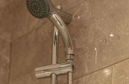 Four Bedroom House - Parking - Garden - Netflix 22C - Foto 51