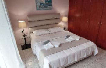 Lucy's next to sea apartment - Photo 2