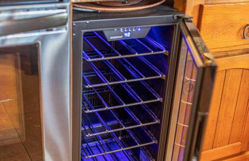 HotTub-Elkpoint-True Ski In Ski Out Family &Pet Friendly - Photo 45