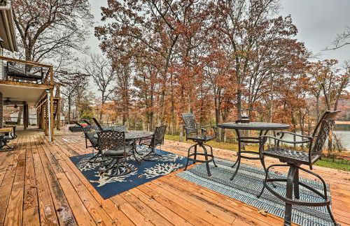 Lakefront Rogers Getaway with Hot Tub and Deck! - Foto 37