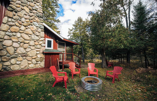 Cozy Riverside Getaway Pine Bend Cottage - Foto 24