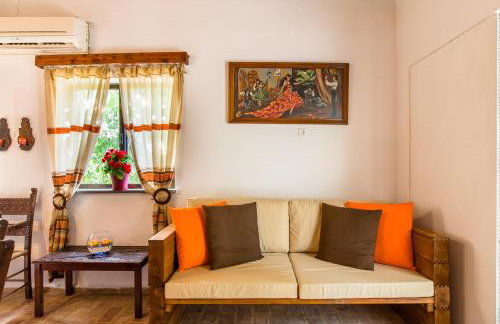 Aadonis traditional house on the Sea - Photo 16