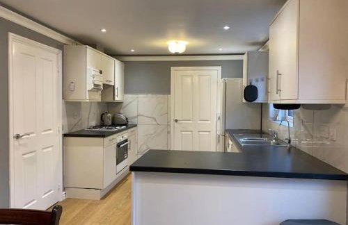 Stunning 4-Bedroom Home - Foto 12